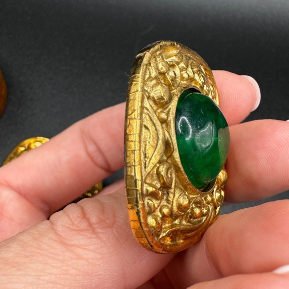 LOT 1520 24K gold plated CHANEL vintage clip on earrings green gripoix glass - Picture 9 of 17